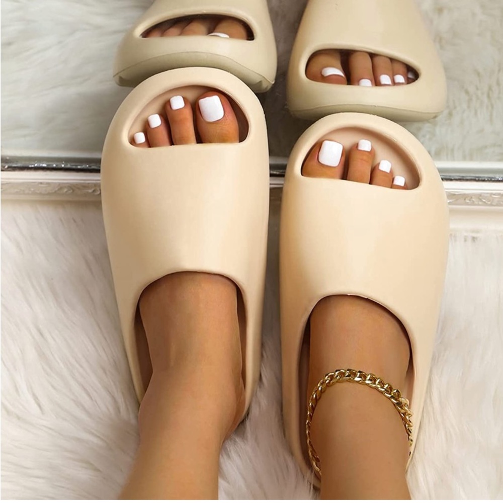 Unisex Pillow Slide Slippers